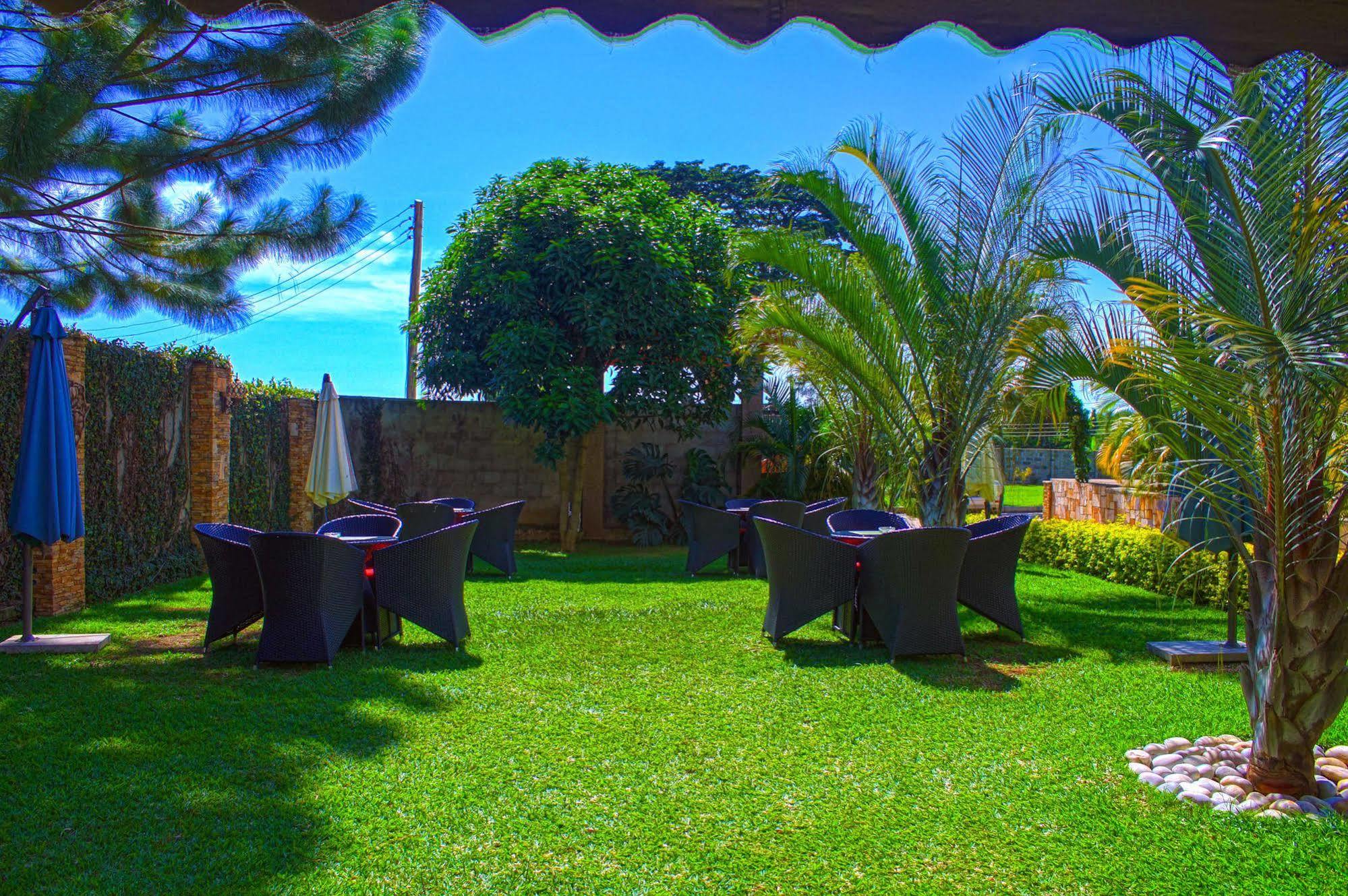 Rosemary Courts Bed & Breakfast Entebbe Exterior foto